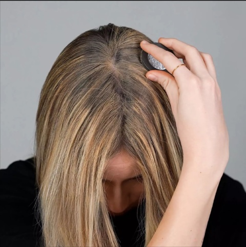 BŁYSKAWICZNY RETUSZ H646 puder do tuszowania odrostów INSTANT RETOUCH HAIR KOLOR Jasny blond