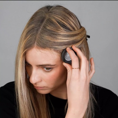 BŁYSKAWICZNY RETUSZ H646 puder do tuszowania odrostów INSTANT RETOUCH HAIR KOLOR Jasny blond